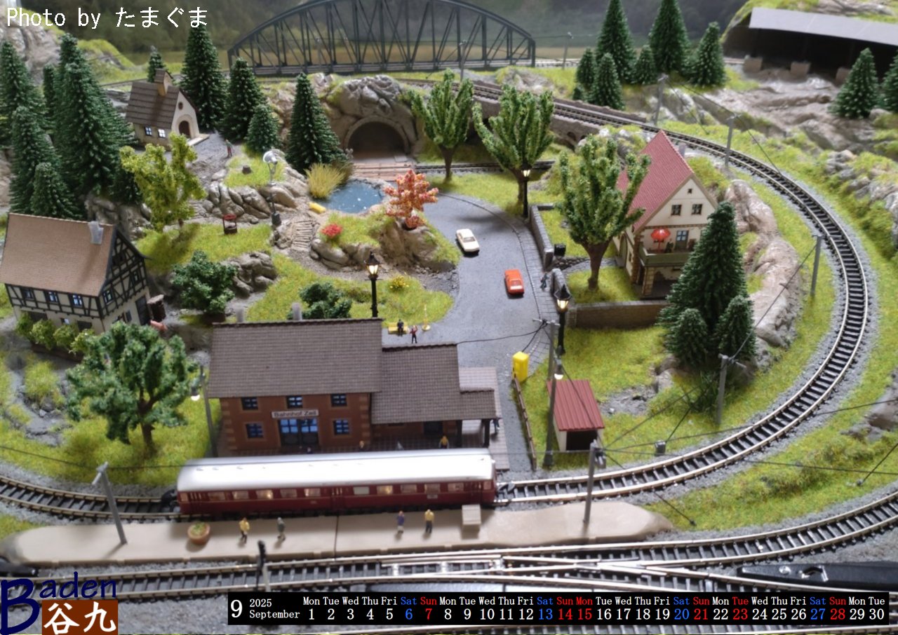 Baden谷九では、毎年メンバーが撮った写真を持ち寄ったカレンダーを制作しております。
2025年9月は、たまぐまさんの、トランクレイアウトMeran上のメルクリンインサイダーモデルのETA150 蓄電池式軽電車の画像です。
#zゲージ
#spurz
#zscale
#zgauge
#echellez
#marklinz
#トランクレイアウト
#NOCH
#鉄道模型レイアウト
#鉄道模型ジオラマ
#男の隠れ家
#大人の隠れ家